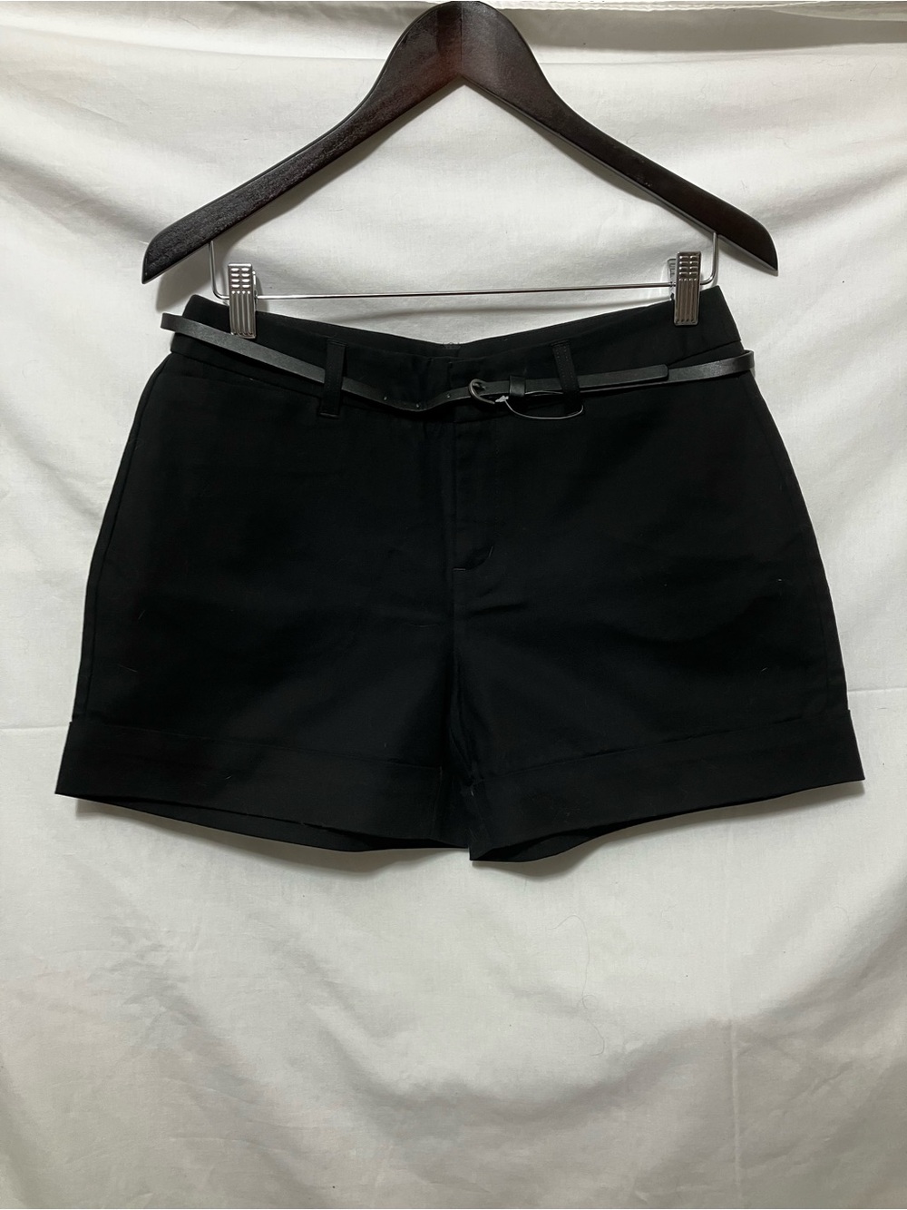 Catherine Malandrino Black Women's Tailored Shorts with Slim Belt